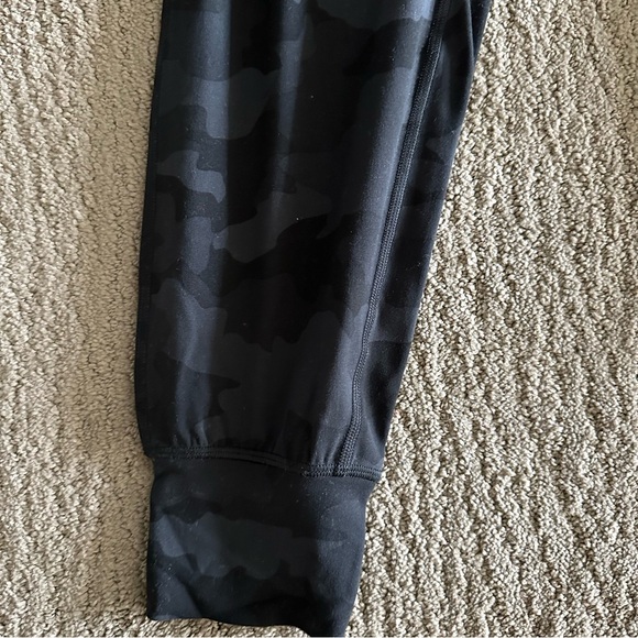 Lululemon Camo Align Joggers 28” - Picture 4 of 8
